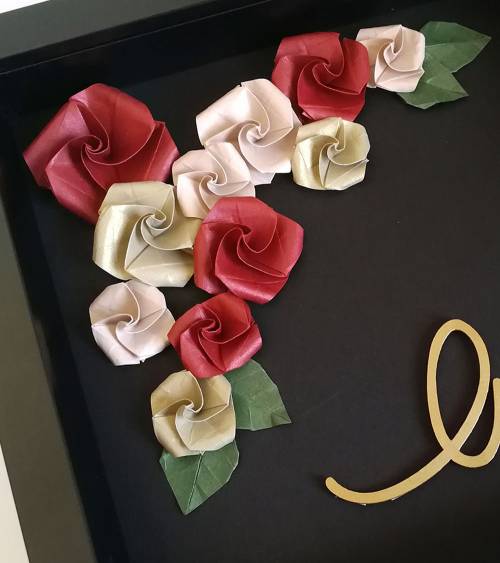 Cuadro decorativo amor y rosas detalle rosas y hojas origami