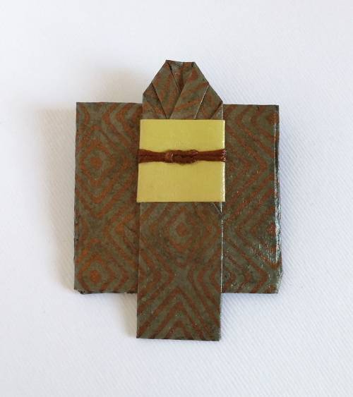 Broche papel origami kimono Furisode modelo 01