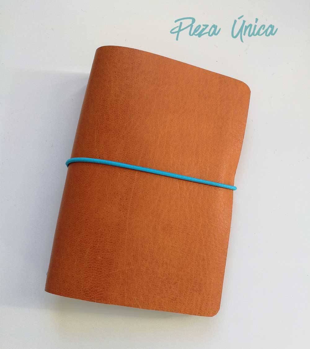 cuaderno de viaje midori piel azul grullas portada